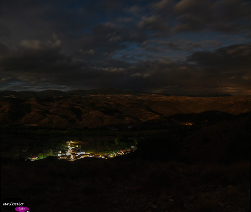 Murero a la luz de la luna. Y Valdehorna al atardecer.