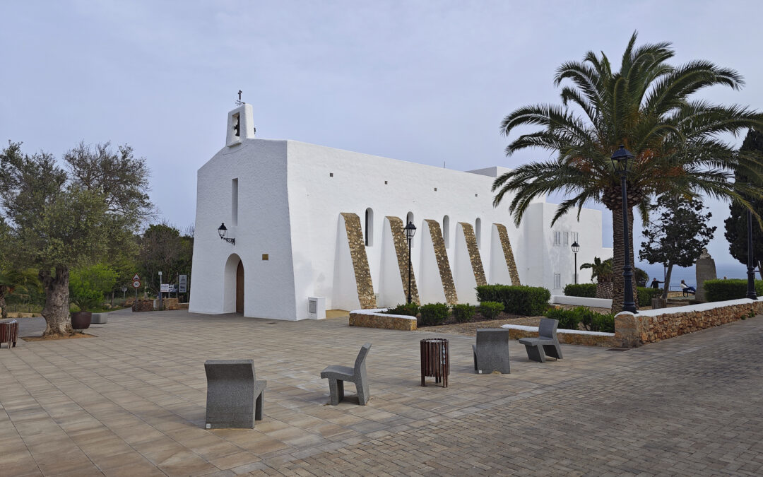 Día 11. IBIZA. Cala d’Hort, Benirras, San Miguel